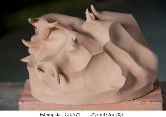 Cat. 571 Estampida 33,5x20,5x21,5 (Barro cocido)