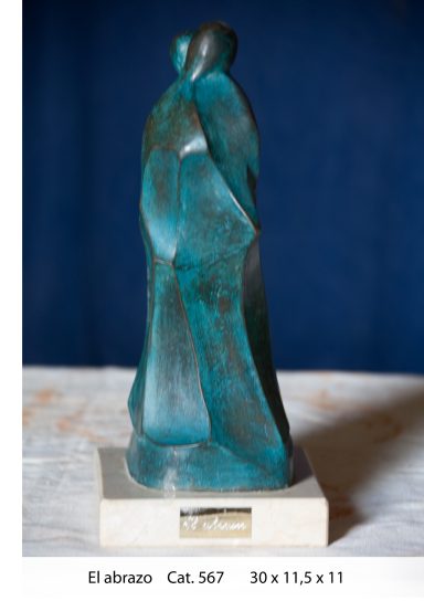 Cat. 567 El abrazo 30x11,5x11 (Bronce)
